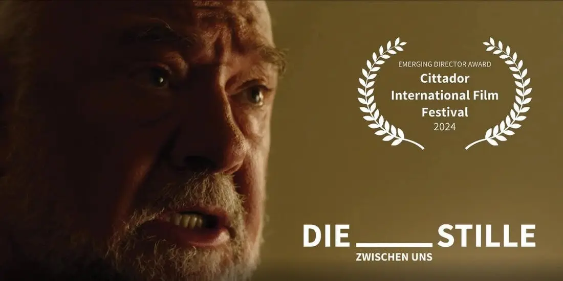 Schauspieler spricht Dialekt in einem Studio