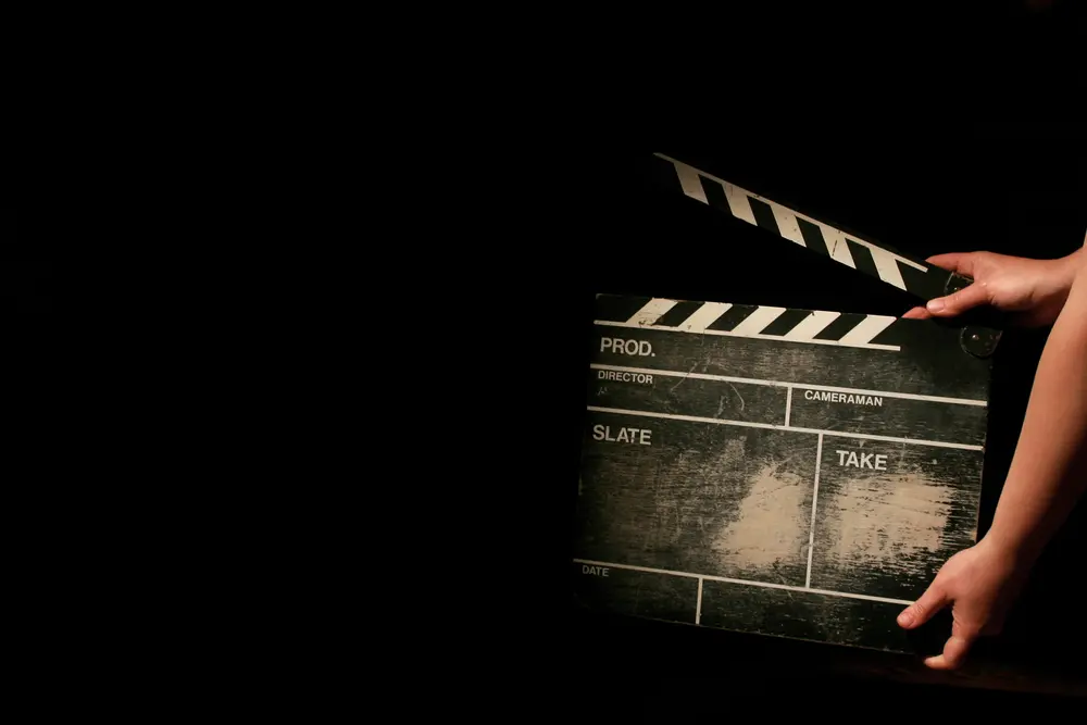 Filmset mit Kamera und Regie